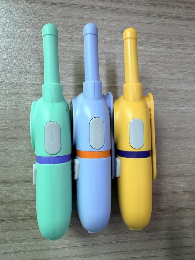 Detalle de Inspireyes Rechargeable Walkie Talkies for Kids (3-Pack) with Type C Charging, Long Range up to 48-Hour Battery