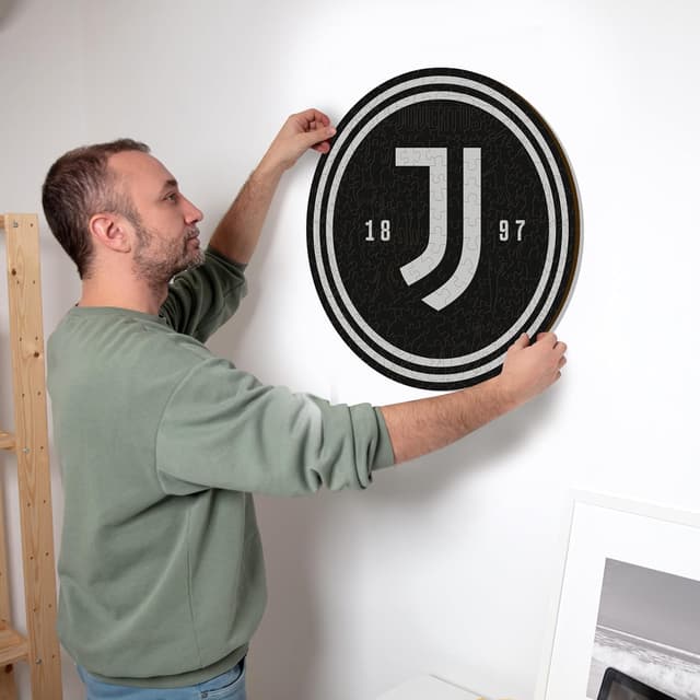 Detalle 2 de Iconic Puzzles Juventus (Logo) – Puzzle en bois sous licence officielle, taille S, 150 pièces