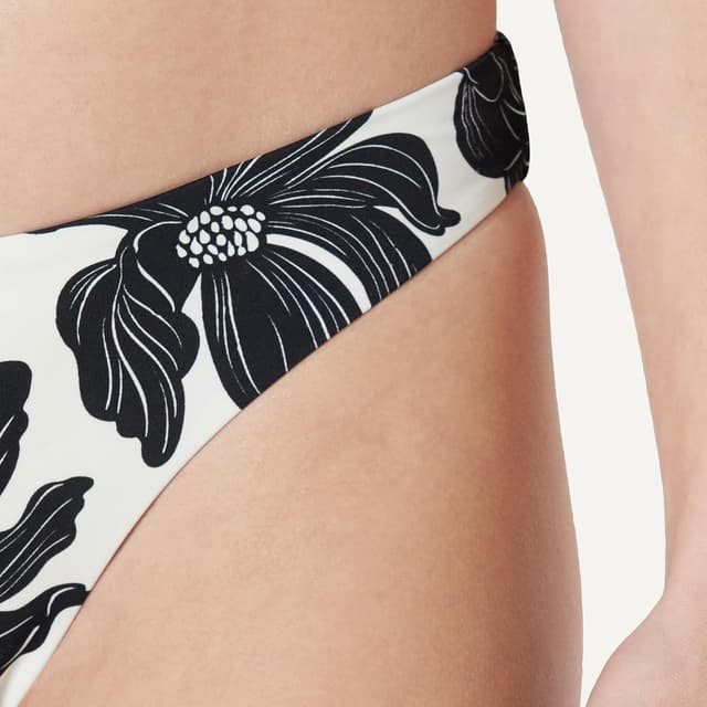 Detalle de Amazon Essentials Women’s High-Leg Swim Bikini Bottom (High-cut, quick-dry swim stretch)