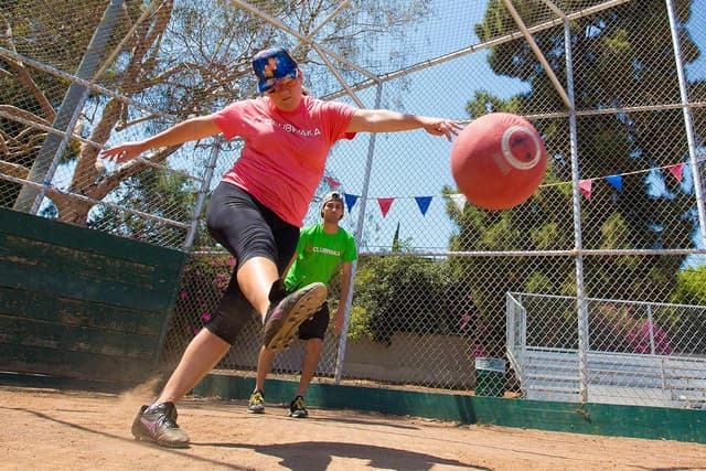 Detalle 2 de WAKA Official Kickball - Adult 10