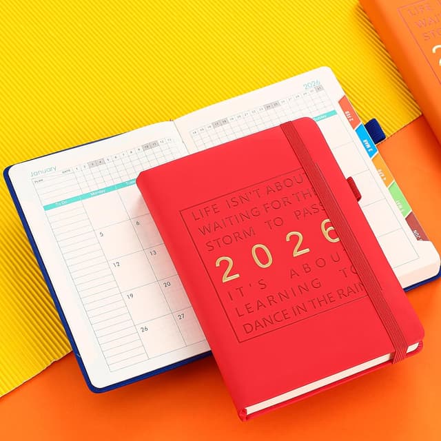 Detalle 2 de 2026 A5 Page-a-Day Diary (Jan–Dec) with Monthly Tabs, Hardcover & Inner Pocket