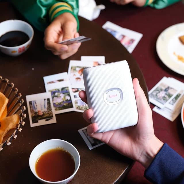 Detalle 2 de instax Mini LINK2 Clay White — impresora para teléfonos
