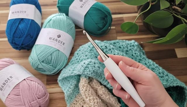 Thumbnail 4 de Furls Odyssey H 5.00mm Ergonomic Crochet Hook 💙