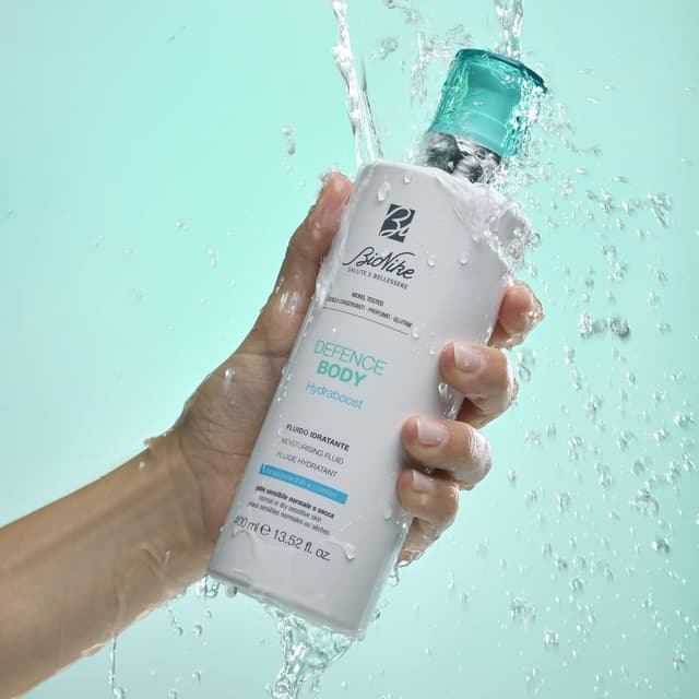 Detalle 2 de Bionike Defence Body Hydraboost Fluido Idratante Corpo 24H per pelli sensibili, 400 ml