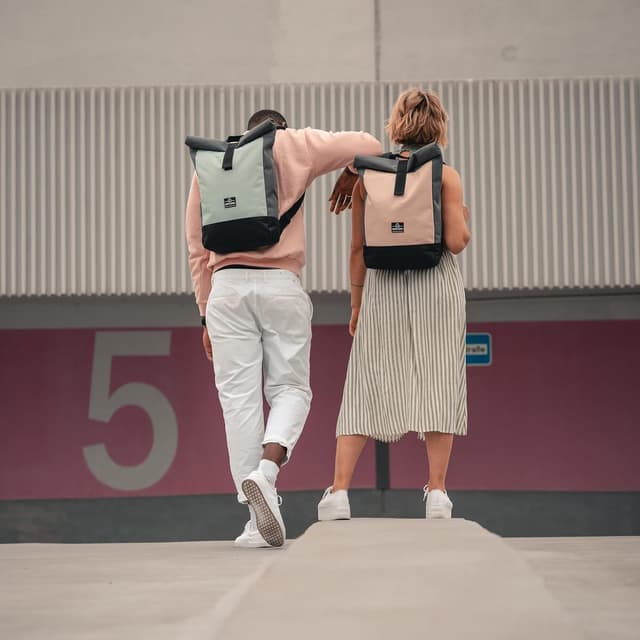 Detalle 2 de Johnny Urban Ryan zaino rolltop arrotolabile menta con scomparto PC 16 pollici idrorepellente