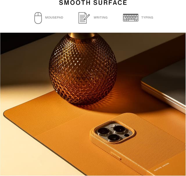 Detalle de Native Union Desk Mat – water-resistant dual-sided desk pad for laptop, mouse, keyboard and writing, 25.6" x 14.1