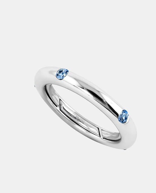 Detalle de Adolfo Courrier Anillo Pop de oro y zafiro 💍