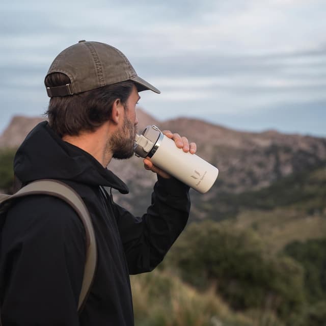 Detalle 2 de Sparrow Edelstahl-Trinkflasche 750 ml mit weiter Öffnung und SwivelSip – auslaufsicher, BPA-frei