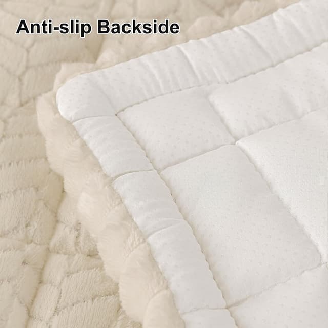 Detalle 2 de Smiry Non-Slip Fuzzy Couch Covers for Dogs (Beige) for 3-Cushion Sofas, Washable Slipcovers