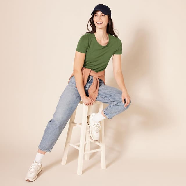 Detalle de Amazon Essentials Women’s Regular-Fit Short-Sleeve T-Shirt (Crewneck and V-Neck options) Multipacks