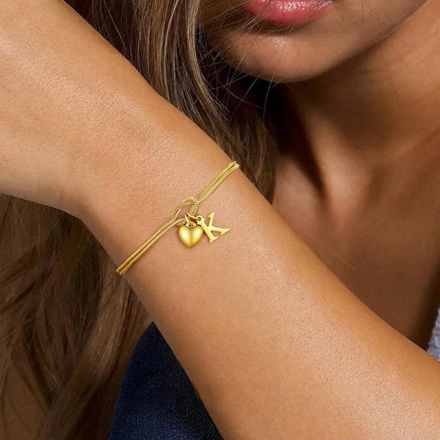 Detalle 2 de TINGN Knoten-Armband Gold Damen & Mädchen – 18K vergoldetes Buchstabenarmband mit Herz-Anhänger