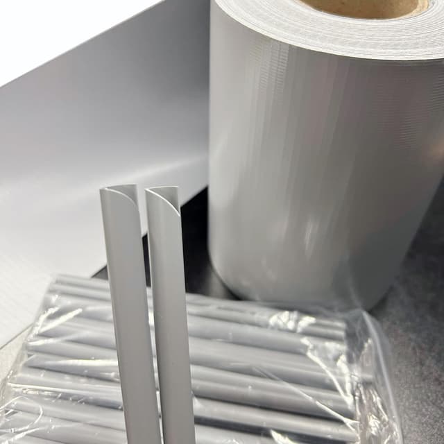 Detalle 2 de TENAX Twist 0,19 cm x 35 m Grigio — Strisce frangivista in PVC con 25 clip per recinzioni e balconi