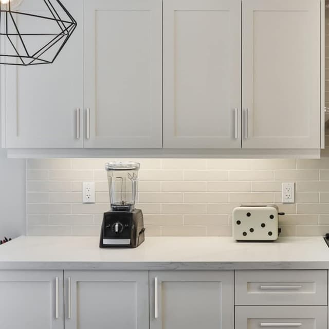 Detalle de Amerdeco set da 5 maniglie per mobili da cucina in argento, interasse fori 192 mm