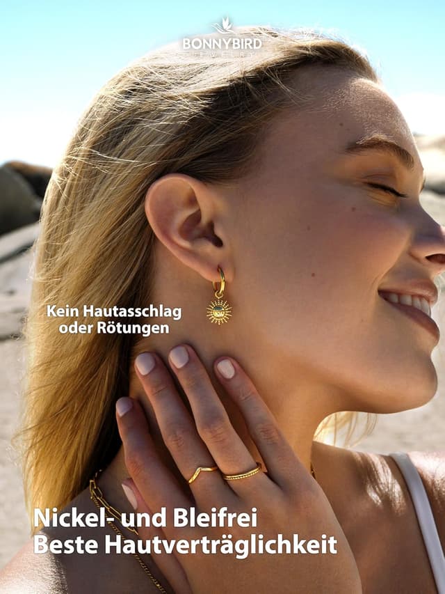 Detalle de BONNYBIRD BonnySun Wasserfeste Creolen aus Edelstahl (14 mm) in Silber, Gold & Roségold – sonnige Anhänger
