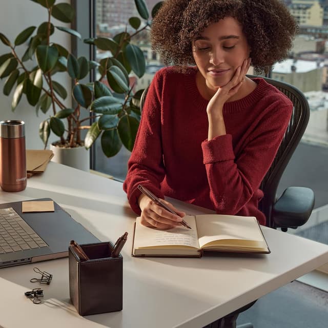 Detalle 1 de Bolígrafo Parker IM Monochrome ✍️ Estuche de regalo elegante