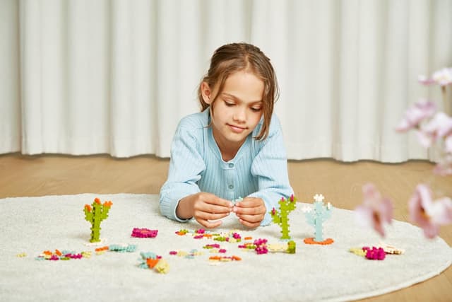 Detalle 1 de Plus Plus Building Blocks 240 pc floral