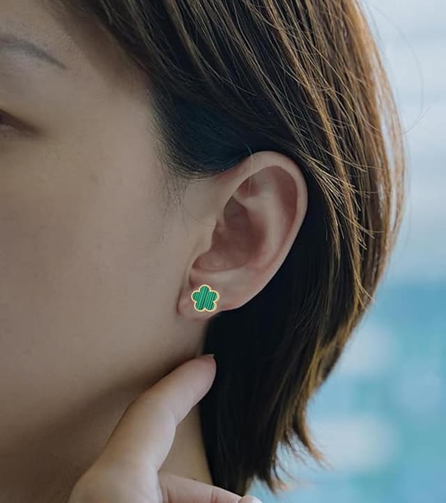 Detalle 2 de T TAKONE Kleeblatt Ohrstecker aus Edelstahl – elegante, hypoallergene Kleeblatt-Pins für Damen & Mädchen