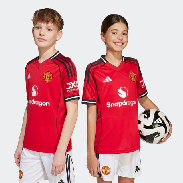 Detalle de Adidas Manchester United 1ª 2025-2026