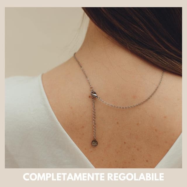 Detalle de GD GOOD.designs EST. 2015 collana con catenina e iniziali in argento, da donna