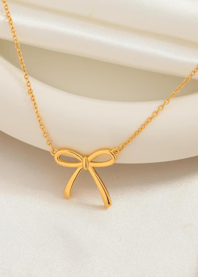 Detalle de LILIE&WHITE Gold Schleifen-Halskette für Damen – allergikerfreundlich, kratzfest & langlebig