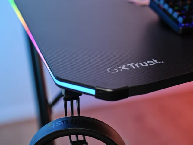 Thumbnail 13 de Trust GXT709 Luminus RGB Gaming-Schreibtisch (120 x 60 cm) in Schwarz