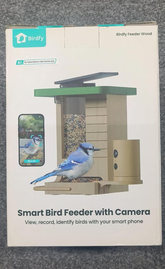 Detalle 2 de Birdfy Smartes Vogelfutterhaus mit Kamera (1080P, Solar, KI-Erkennung für 6.000+ Vogelarten) im Hochformat