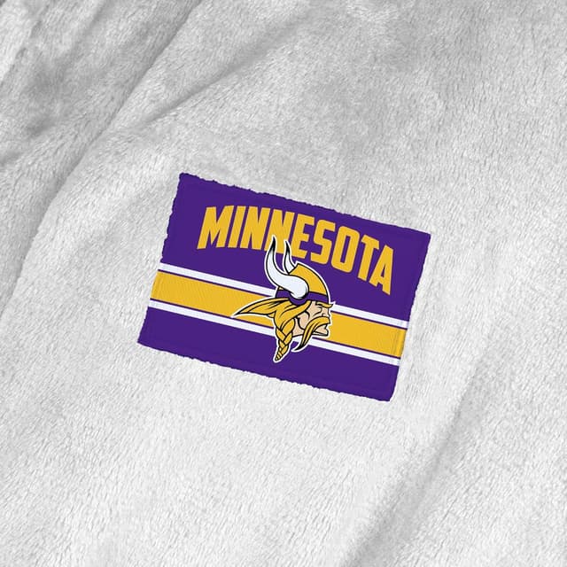 Detalle de NFL Silk Touch Women’s Robe S/M (Official Team Logo Patch) — Ultra-Soft Loungewear