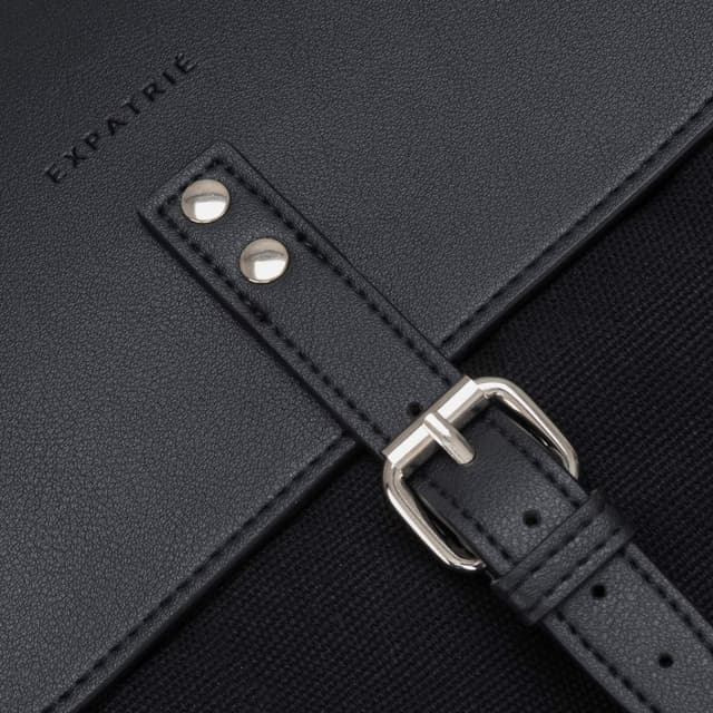 Detalle de Petit sac à dos femme Expatrié Anna noir en toile & cuir végétalien (mini, 5,1 L)