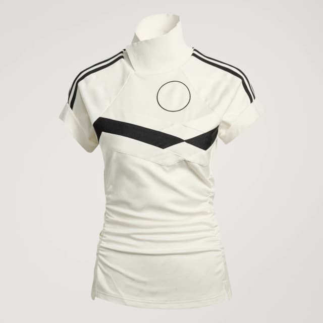 Detalle 2 de Camiseta técnica Adidas Reconstructed (blanca) para entrenar con comodidad