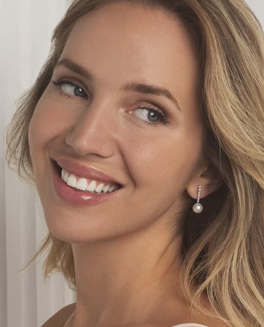 Detalle 2 de Black & White Pendientes de oro, diamantes y perlas 💍