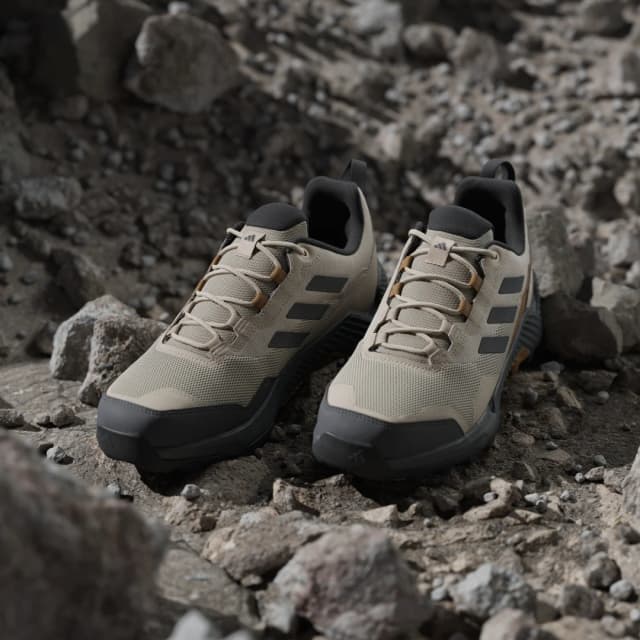 Detalle 2 de adidas Eastrail 2.0 Hiking en color beige