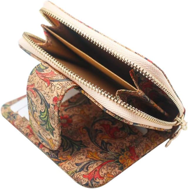 Detalle de Boshiho Vegan Cork Wallet with Zipper Pocket and 8 Card Slots (Women’s Purse)