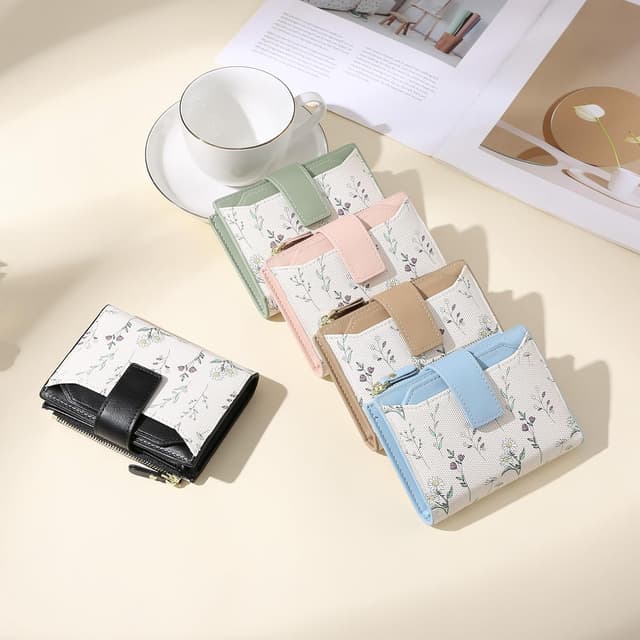 Detalle 2 de GAEKEAO Small Bifold Floral Wallet for Women with RFID Blocking and Zipper Pocket