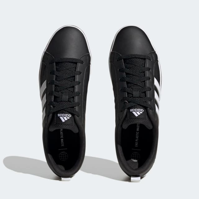 Detalle de adidas VS Pace 2.0 en negro: zapatilla urbana para el día a día