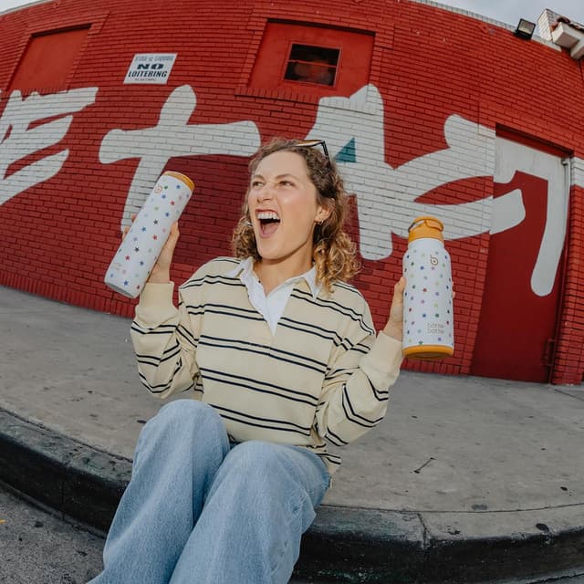 Thumbnail 6 de bottlebottle BOTTLE BOTTLE Edelstahl-Trinkflasche 1 l mit Strohhalm & Pillenfach (doppelwandig, auslaufsicher)