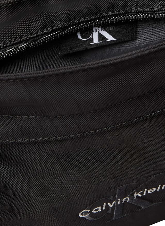 Detalle de Calvin Klein Bold Flatpack Lv04d3178g Crossover – authentischer Crossover aus nachhaltiger Produktion