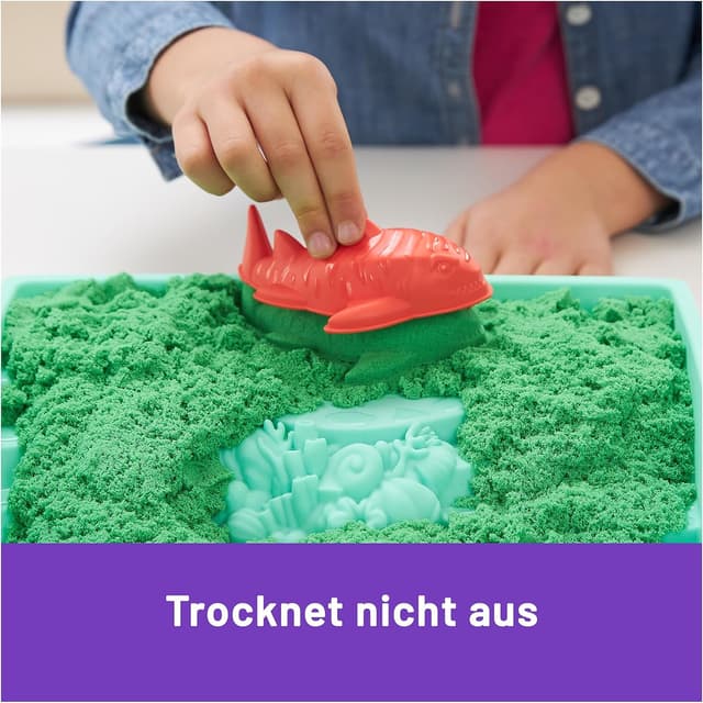 Detalle de Kinetic Sand Sandbox Set Grün mit 454 g Sand aus Schweden – 1 Sandkasten, 3 Förmchen und Schaufel für Indoor-Sandspiel ab 3 Jahren