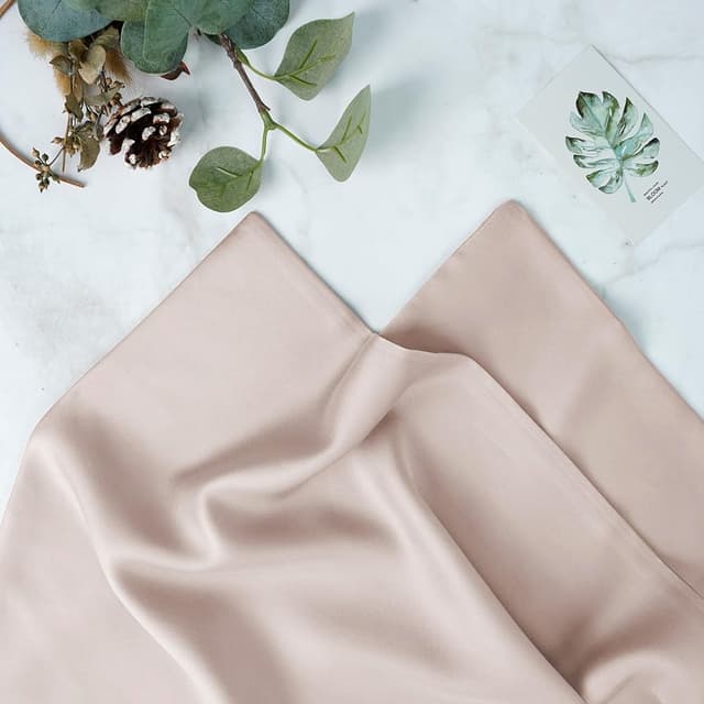 Detalle de Fittia 2er-Set Lyocell-Bambus Kissenbezüge Rosebeige (50x75 cm) – seidig weich, kühlend & atmungsaktiv