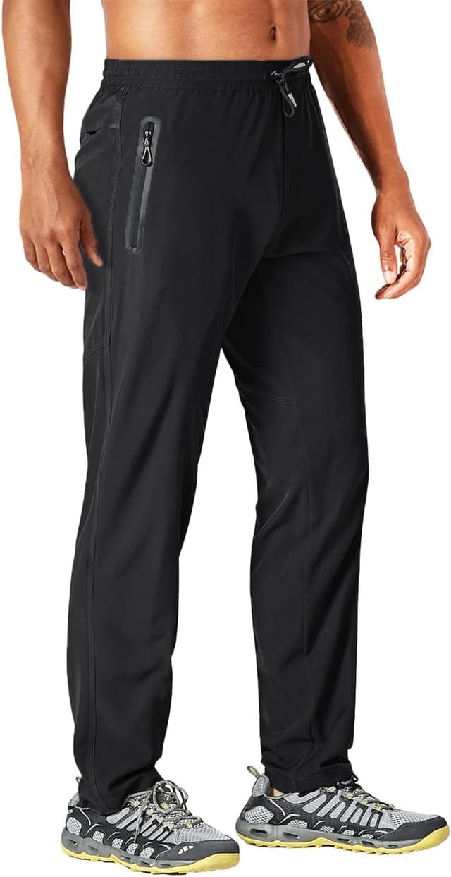 Detalle de MAGCOMSEN Men’s lightweight tracksuit bottoms with zip pockets for walking & hiking