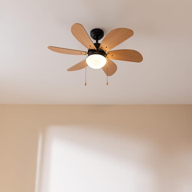 Detalle 2 de Cecotec EnergySilence Aero 360 Black&Wood: ventilatore da soffitto con luce 50 W, diametro 92 cm e 3 velocità