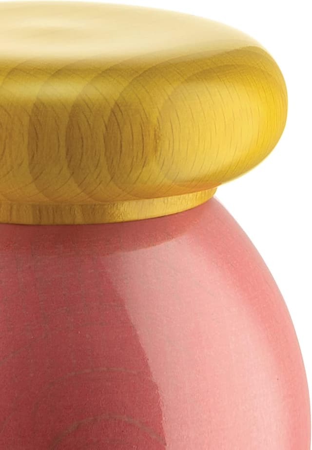 Detalle 2 de Alessi Totem Domestici ES18 2 Salt, Pepper & Spice Mill in Beech Wood (Pink, Red & Yellow)