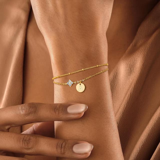 Detalle de TINGN Initialen-Armband Damen Gold/Silber, 14K vergoldet mit A–Z & vierblättrigem Kleeblatt