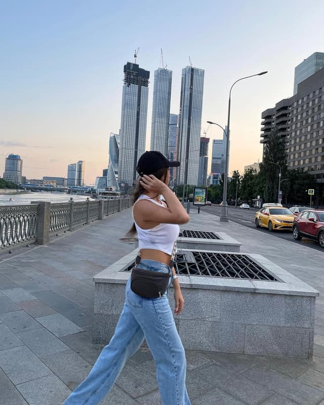 Detalle 2 de MUIIKOLA Kleine Damen-Umhängetaschen: Bauchtasche/Crossbody Bag mit RFID-Kartenschlitzen