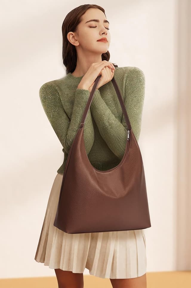 Detalle de KALIDI vintage vegan leather tote bag for women – large zipped hobo work & travel shoulder bag