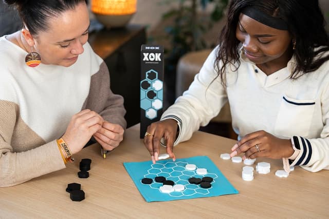 Detalle 2 de Steffen-Spiele XOK 2-Personen Verbindungsspiel – Spielsteine verbinden, Gebiet im Blick behalten