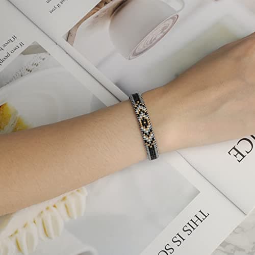 Detalle de KELITCH pulseras de cuentas de semillas con patrón envolvente para mujeres