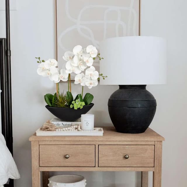 Detalle 2 de Oairse 18" white artificial orchid arrangement in black ceramic pot