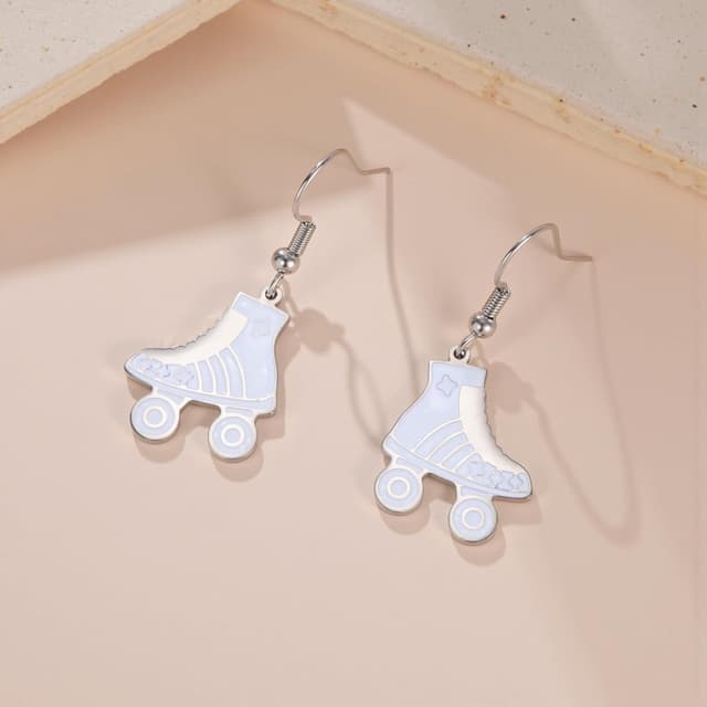 Detalle 2 de Dreamtimes Rollschuh-Anhänger-Ohrring aus Edelstahl – bunte Rollschuh-Ohrringe als Sport-Schmuck & Geschenk