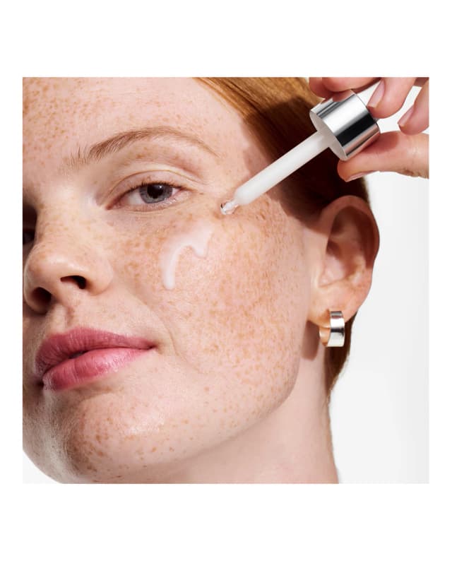 Detalle de Clinique Sérum Iluminador Moisture Surge 3 gotas