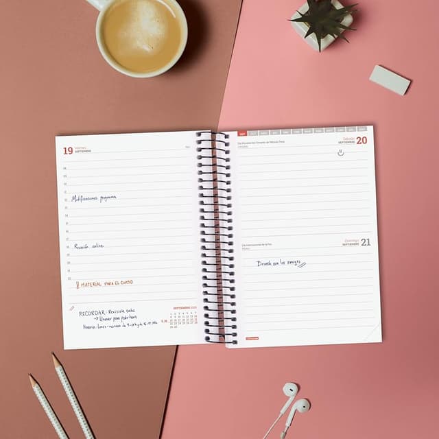 Thumbnail 2 de Finocam Agenda Espir Curso 2025–2026 1 día página 12 meses Rosa